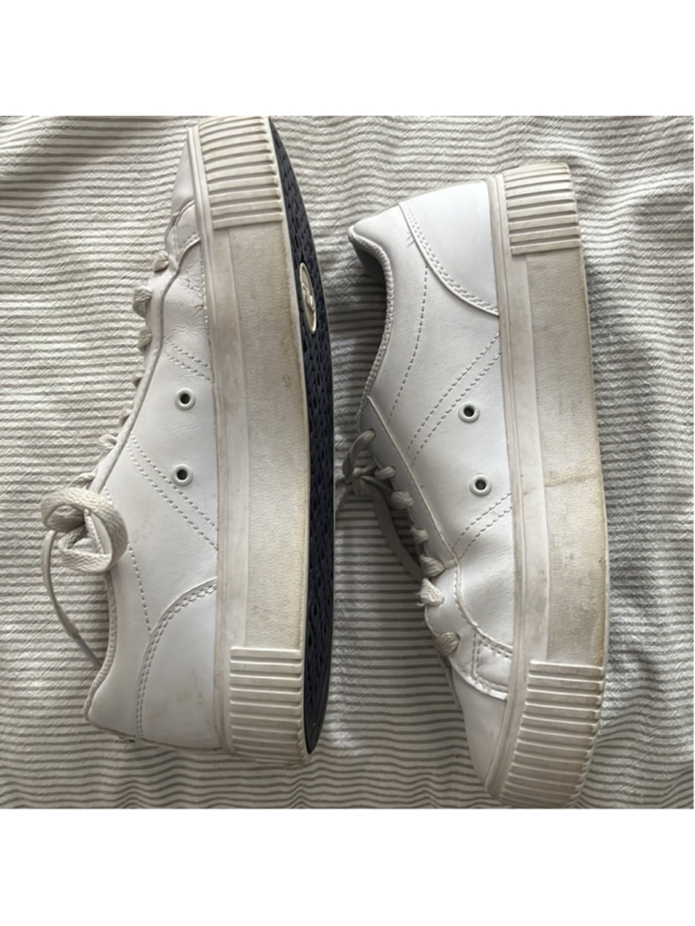 FILA white sneakers, Size 7 - Picture 4 of 7